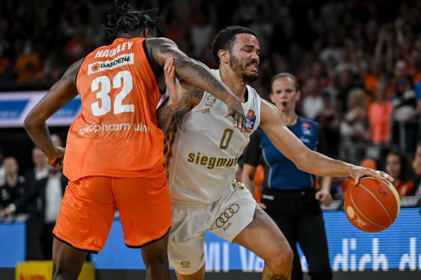 与瓦伦西亚 与瓦伦西亚